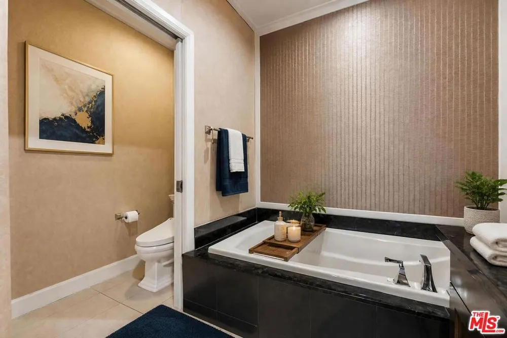 311 S Gramercy Place #602 Los Angeles, CA 90020