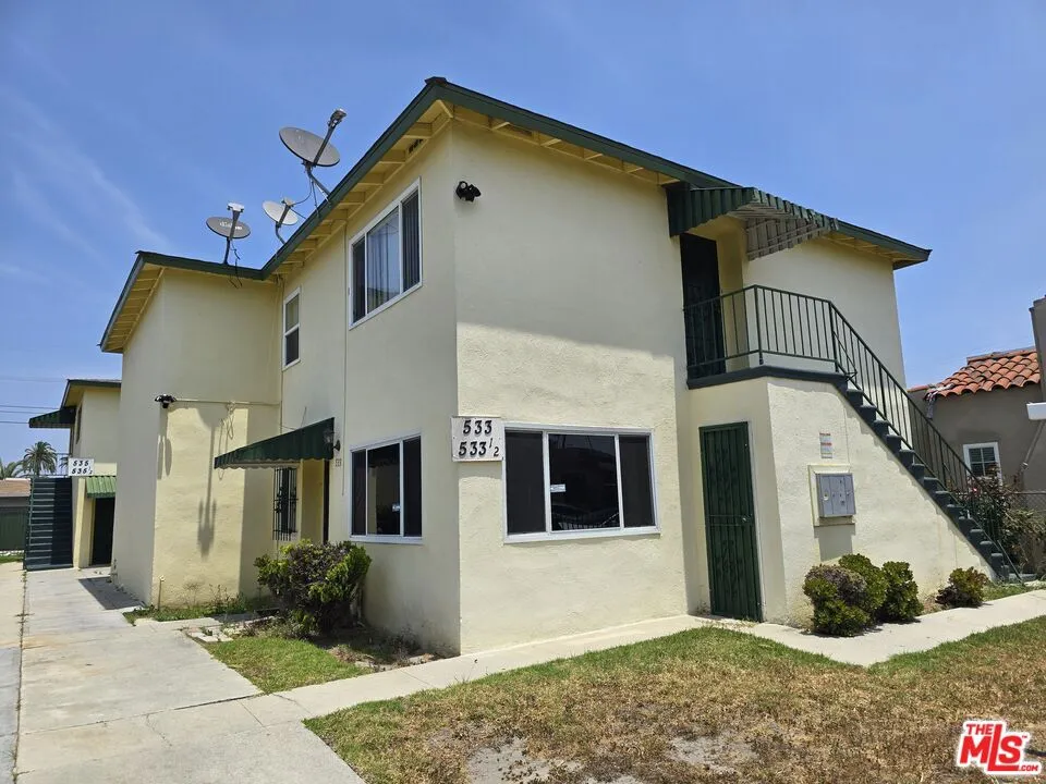 533 W 77th Street Los Angeles, CA 90044