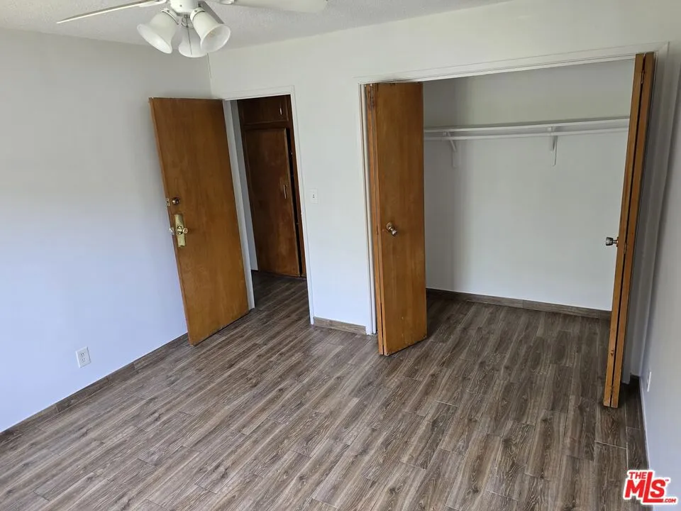 533 W 77th Street Los Angeles, CA 90044
