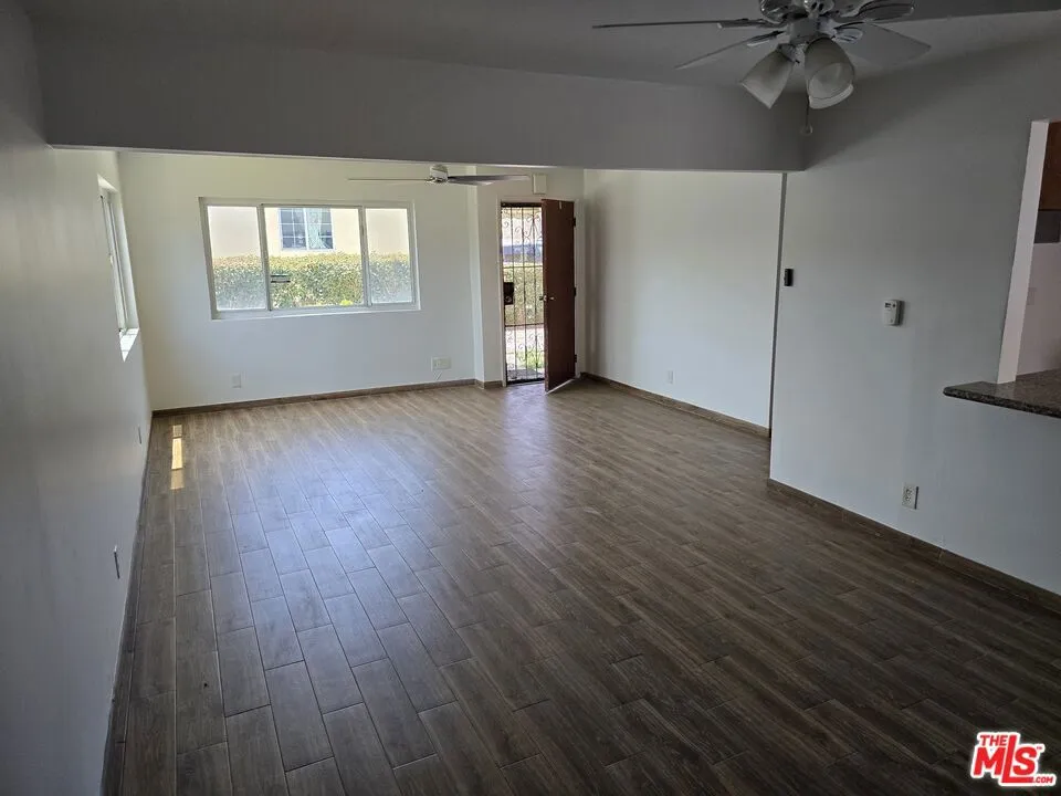 533 W 77th Street Los Angeles, CA 90044