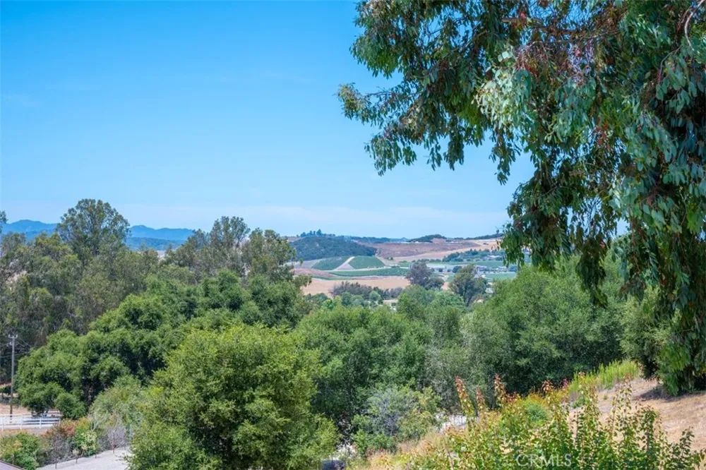 1665 Corbett Highlands Place Arroyo Grande, CA 93420
