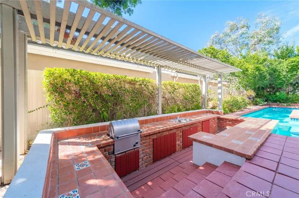 9 Teakwood Irvine, CA 92612