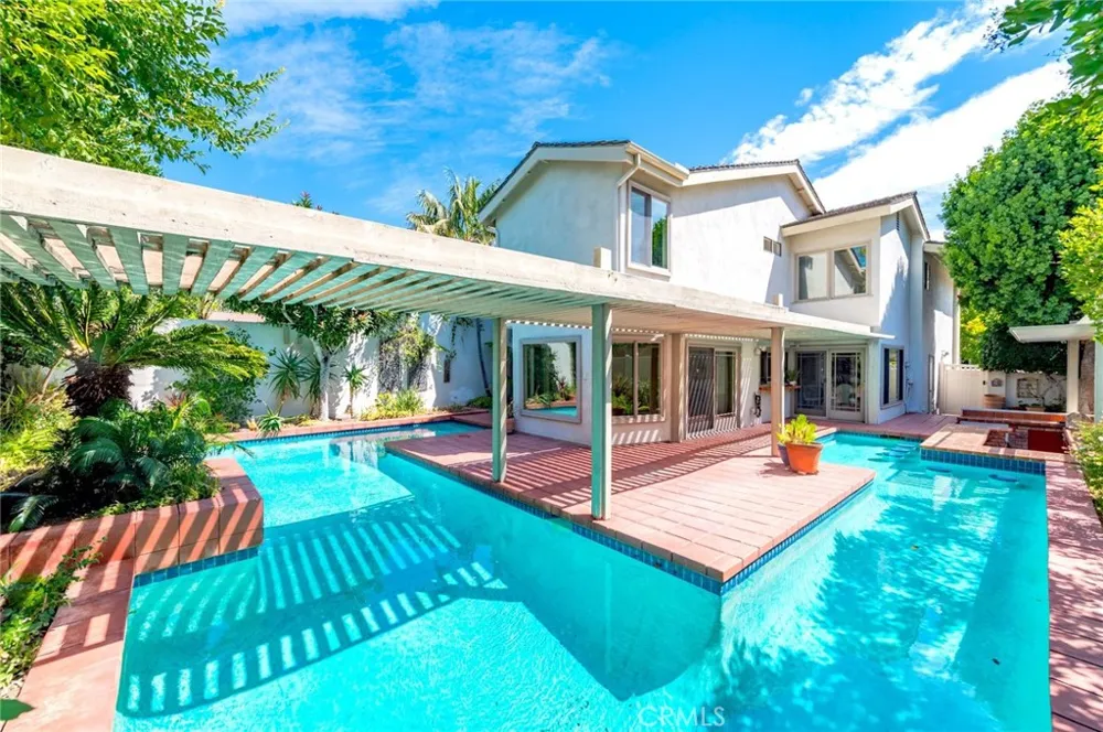 9 Teakwood Irvine, CA 92612