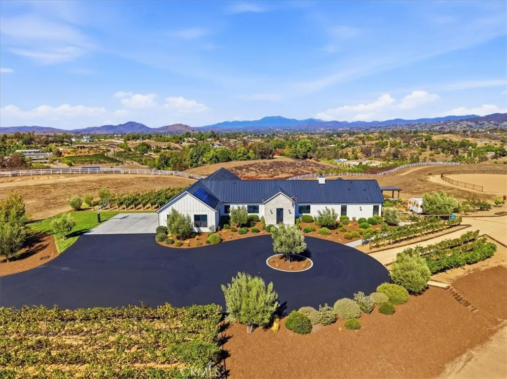 41838 Altanos Temecula, CA 92592