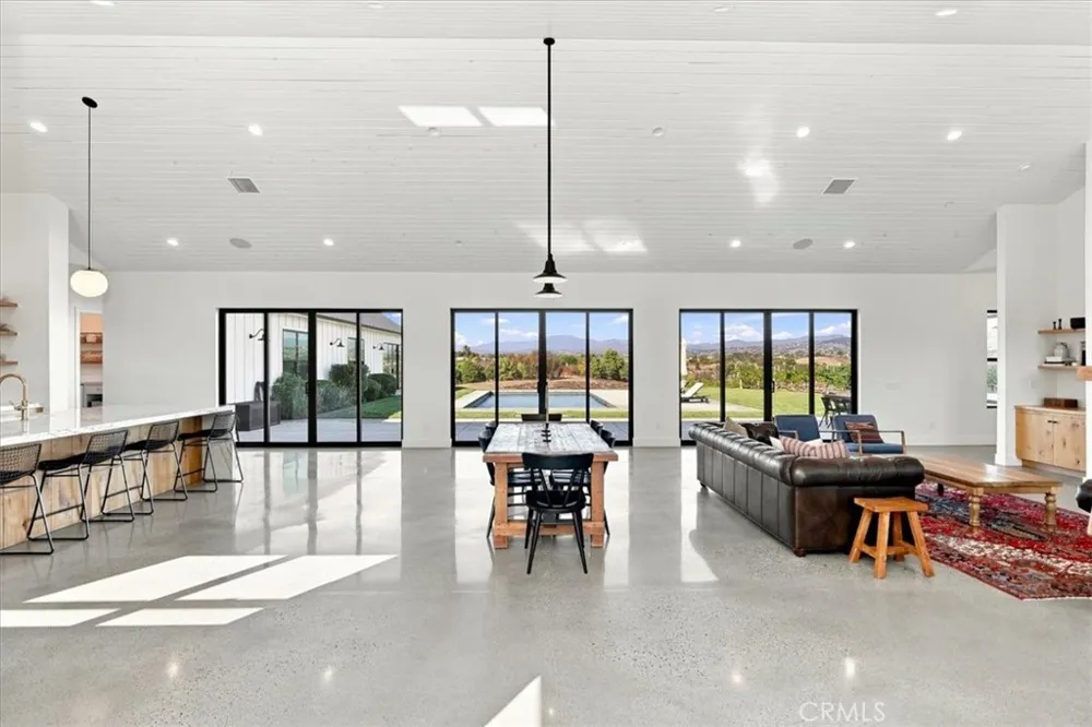 41838 Altanos Temecula, CA 92592
