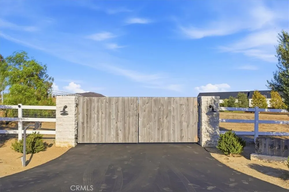 41838 Altanos Temecula, CA 92592