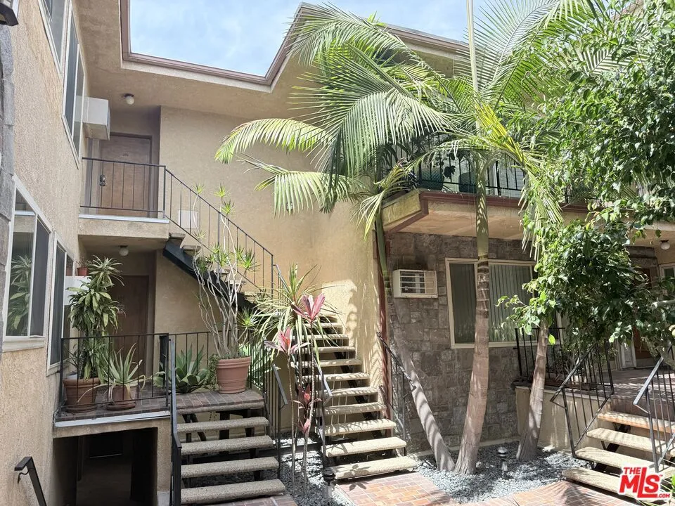 1849 Greenfield Avenue #106 Los Angeles, CA 90025