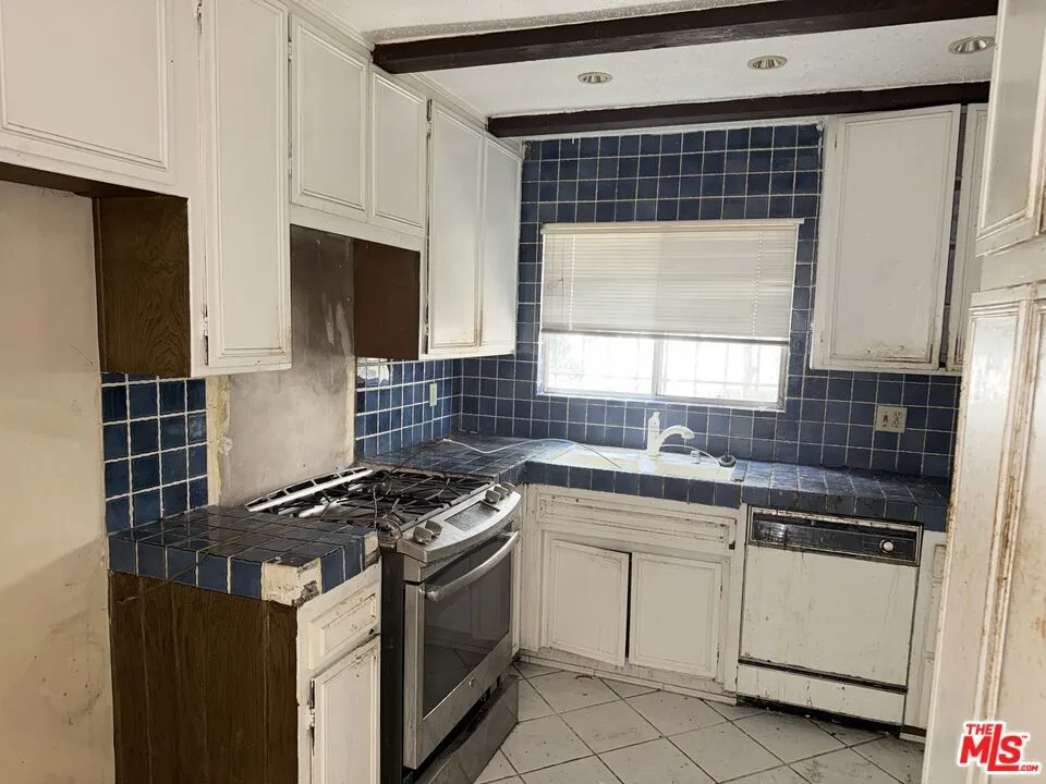 1849 Greenfield Avenue #106 Los Angeles, CA 90025