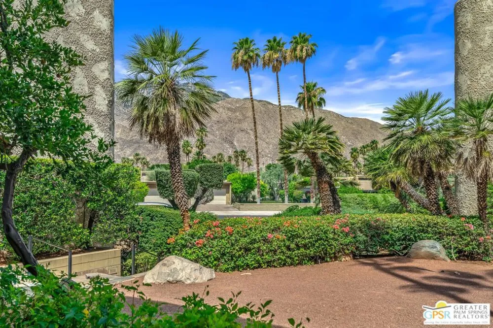 1660 S La Reina Way #1A Palm Springs, CA 92264