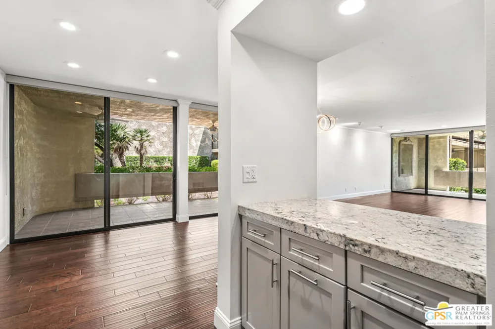 1660 S La Reina Way #1A Palm Springs, CA 92264