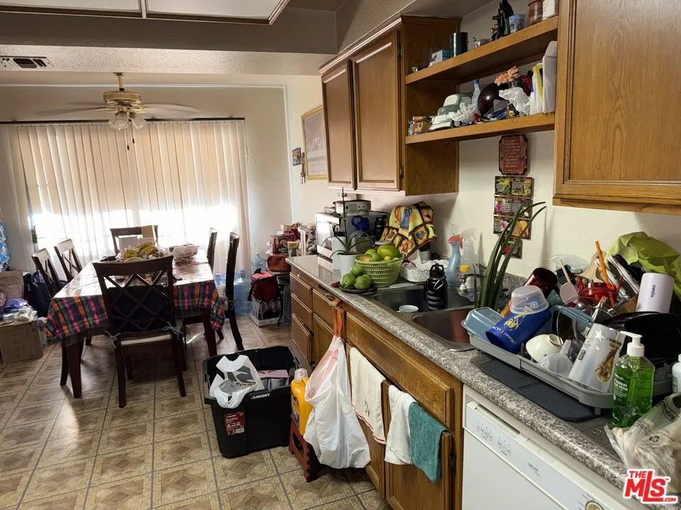 19620 Wyandotte Street #2 Los Angeles, CA 91335
