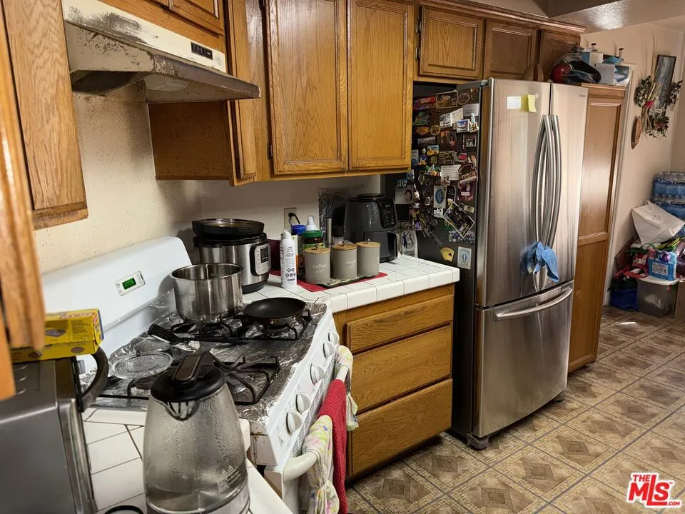 19620 Wyandotte Street #2 Los Angeles, CA 91335