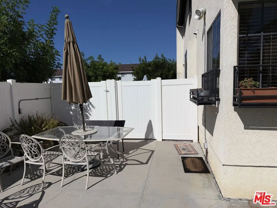 19620 Wyandotte Street #2 Los Angeles, CA 91335