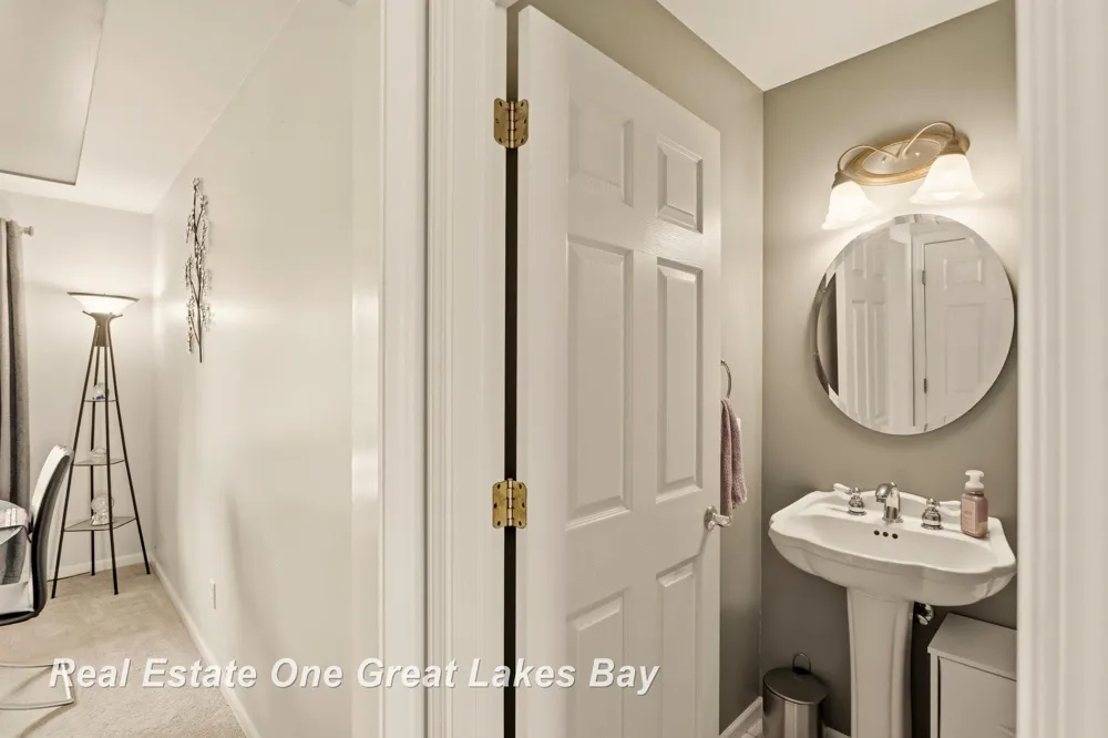 7172 Spring Lake Trail Saginaw Charter Township, MI 48603