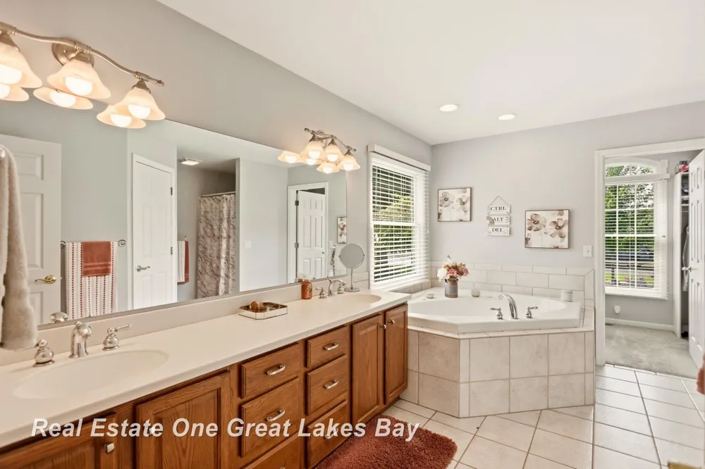 7172 Spring Lake Trail Saginaw Charter Township, MI 48603