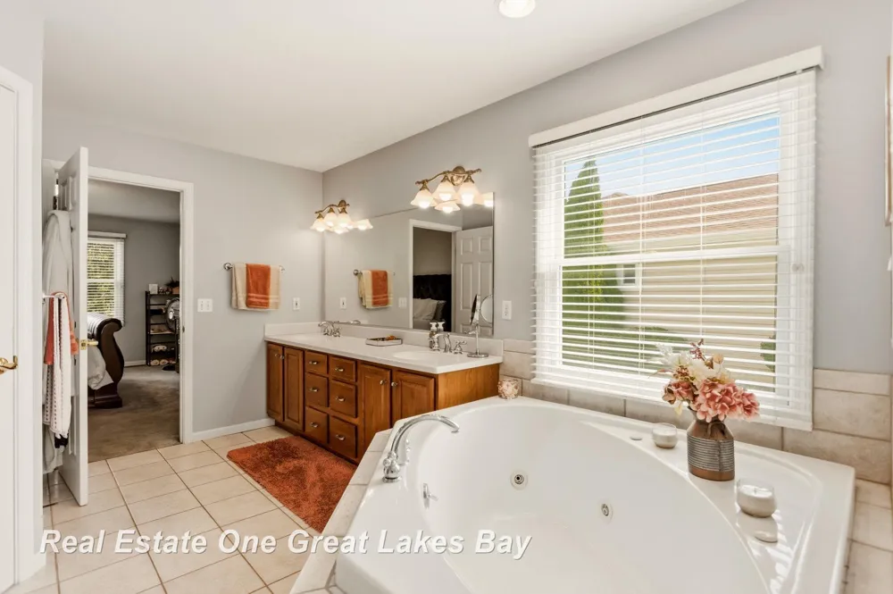 7172 Spring Lake Trail Saginaw Charter Township, MI 48603