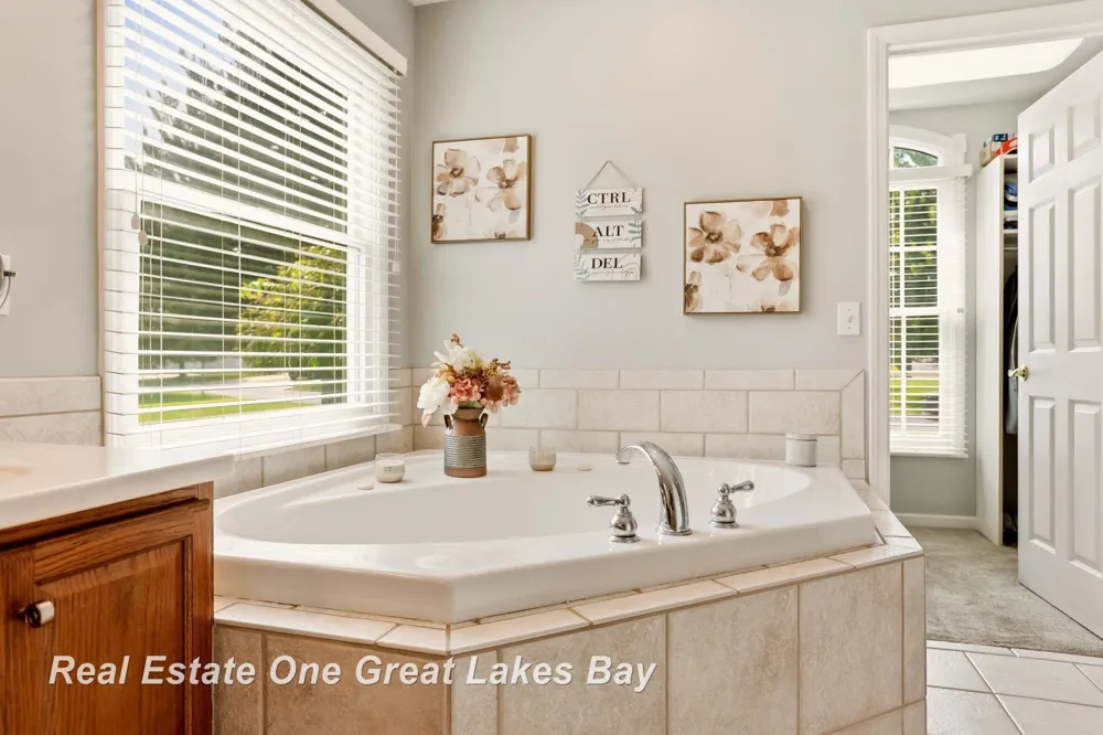 7172 Spring Lake Trail Saginaw Charter Township, MI 48603