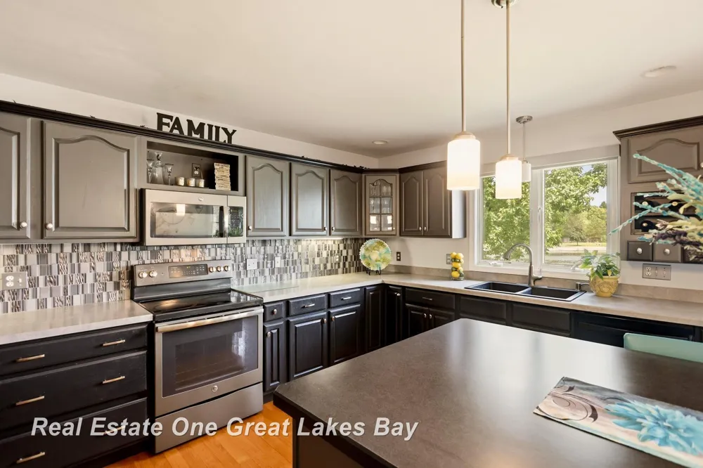 7172 Spring Lake Trail Saginaw Charter Township, MI 48603