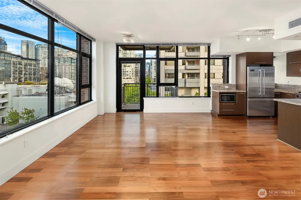 2911 2nd Avenue #902 Seattle, WA 98121