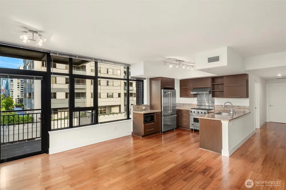 2911 2nd Avenue #902 Seattle, WA 98121