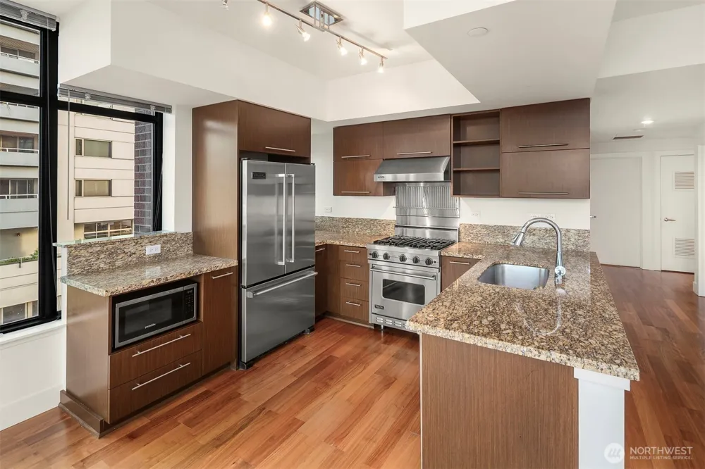 2911 2nd Avenue #902 Seattle, WA 98121