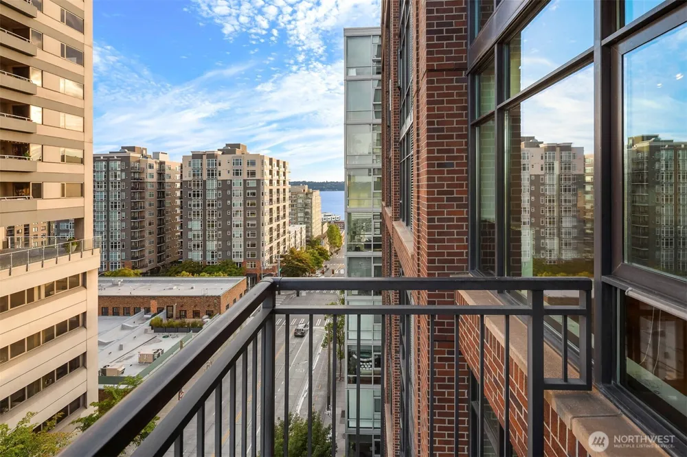 2911 2nd Avenue #902 Seattle, WA 98121