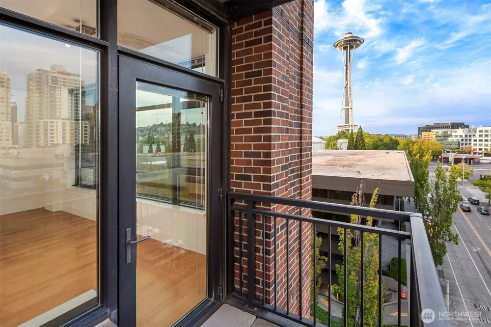 2911 2nd Avenue #902 Seattle, WA 98121