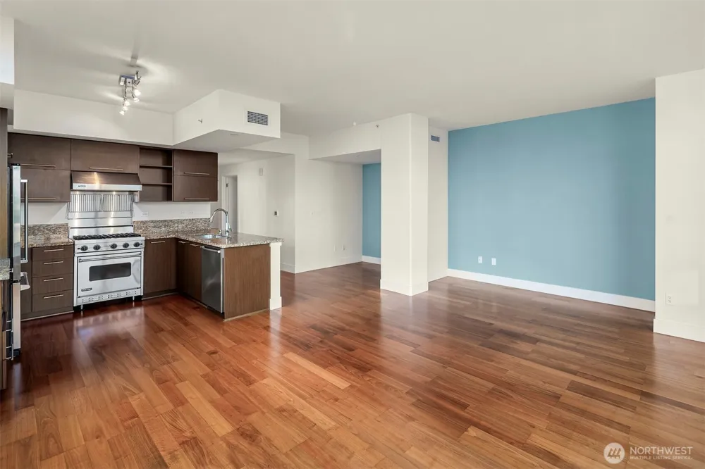 2911 2nd Avenue #902 Seattle, WA 98121