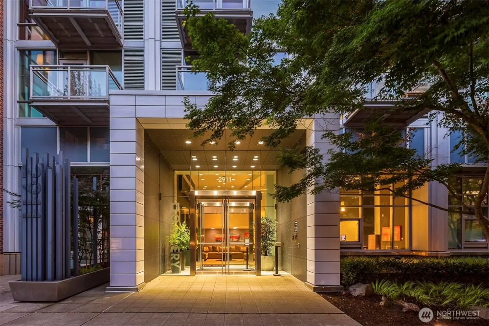 2911 2nd Avenue #902 Seattle, WA 98121