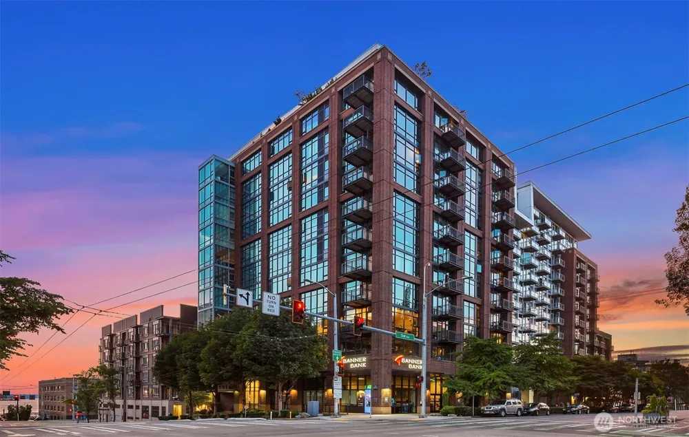 2911 2nd Avenue #902 Seattle, WA 98121
