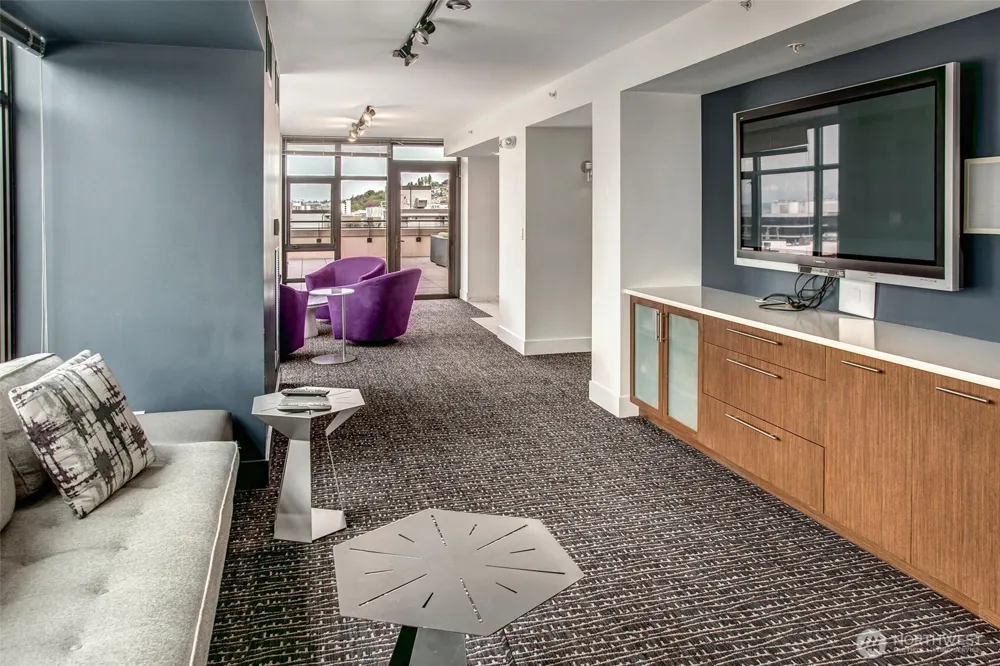 2911 2nd Avenue #902 Seattle, WA 98121
