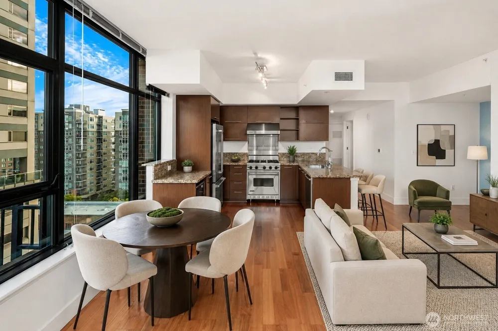 2911 2nd Avenue #902 Seattle, WA 98121
