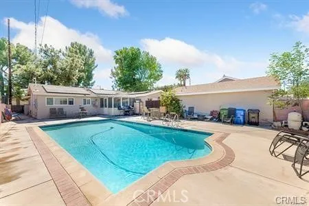 23021 Saticoy West Hills, CA 91304