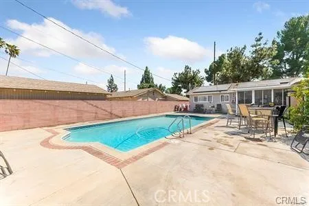 23021 Saticoy West Hills, CA 91304