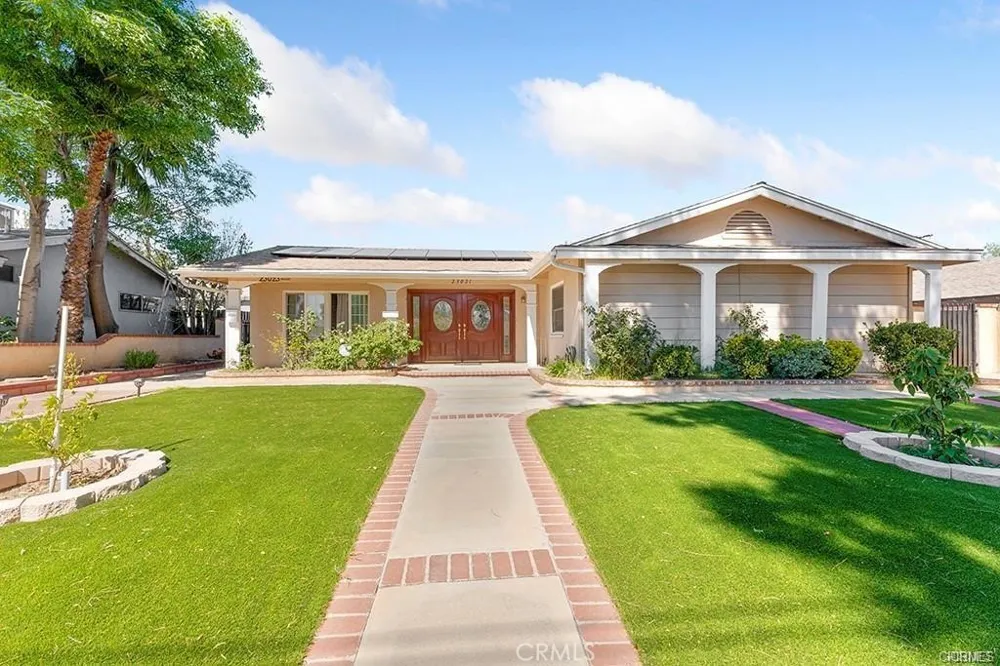 23021 Saticoy West Hills, CA 91304