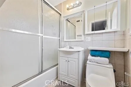 23021 Saticoy West Hills, CA 91304