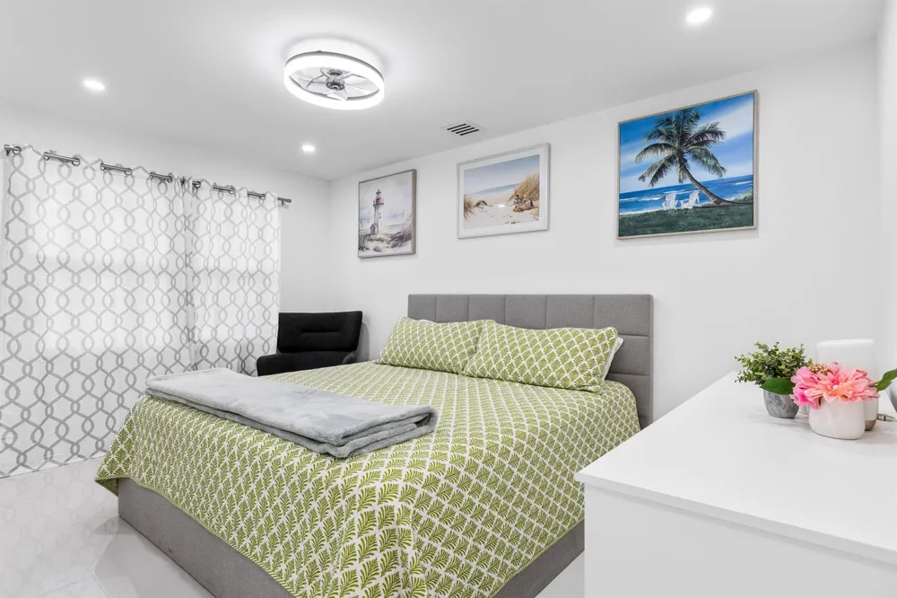 1621 NE 1ST AVENUE Pompano Beach, FL 33060