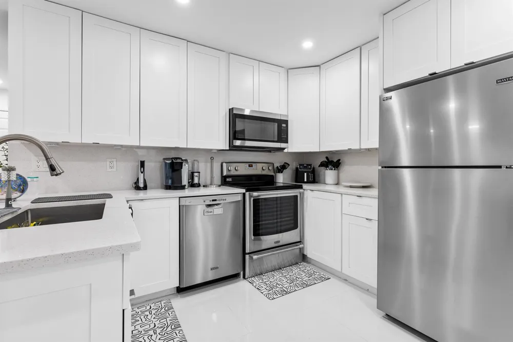 1621 NE 1ST AVENUE Pompano Beach, FL 33060
