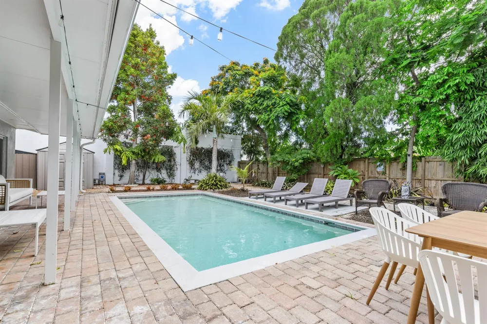 1621 NE 1ST AVENUE Pompano Beach, FL 33060