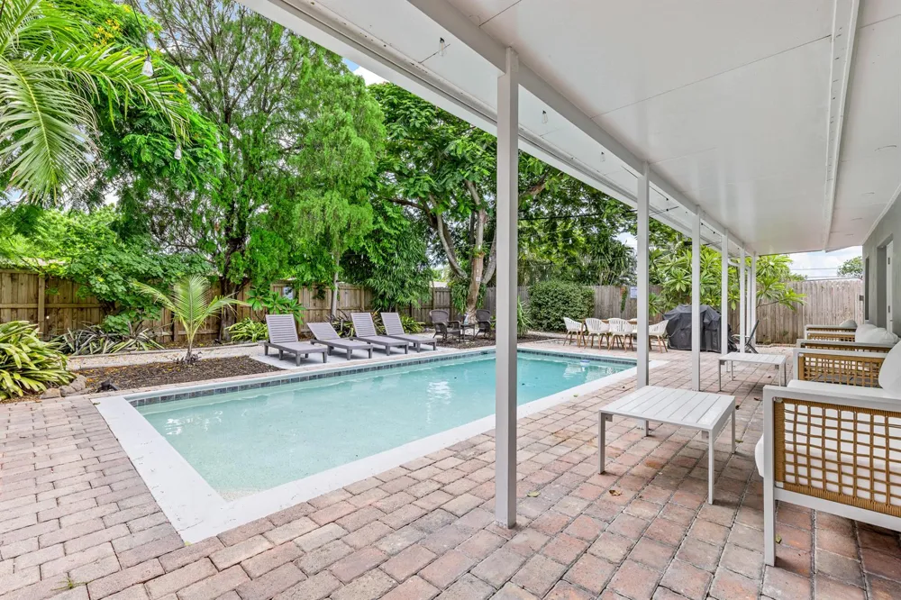 1621 NE 1ST AVENUE Pompano Beach, FL 33060