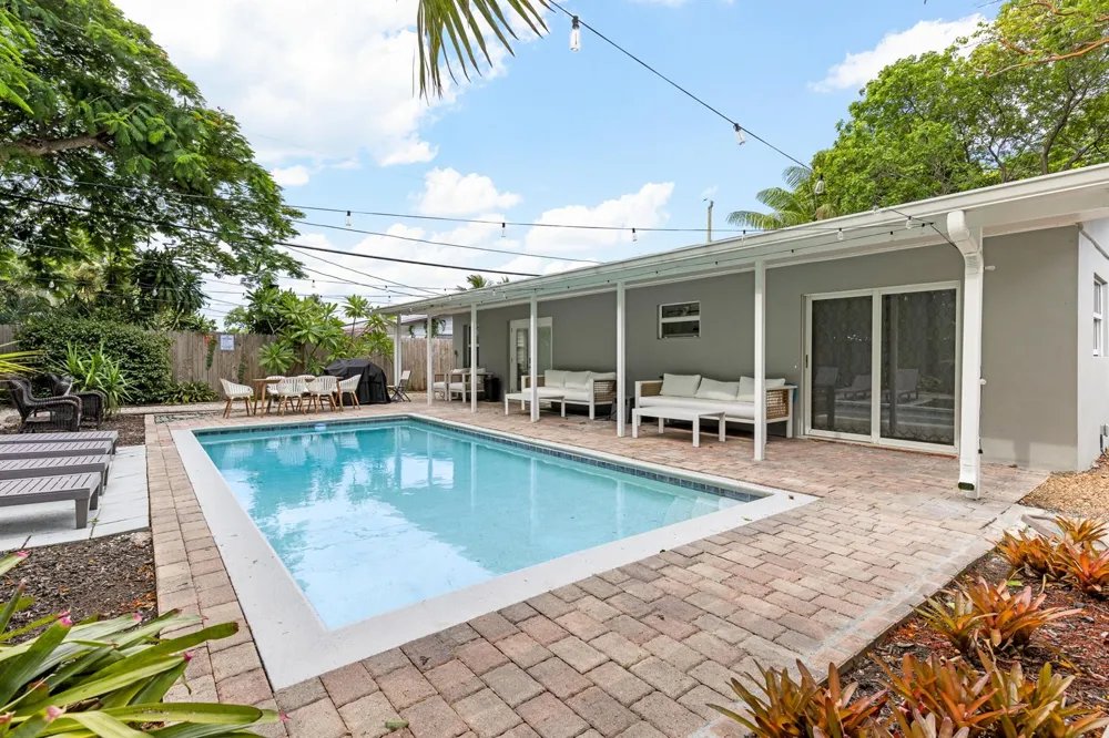 1621 NE 1ST AVENUE Pompano Beach, FL 33060