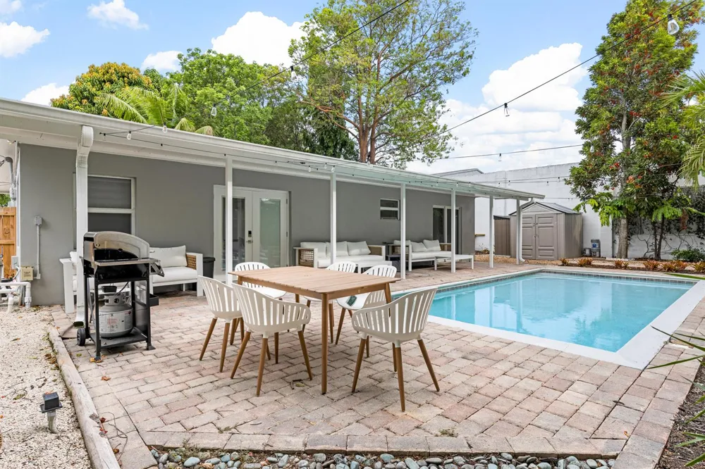 1621 NE 1ST AVENUE Pompano Beach, FL 33060