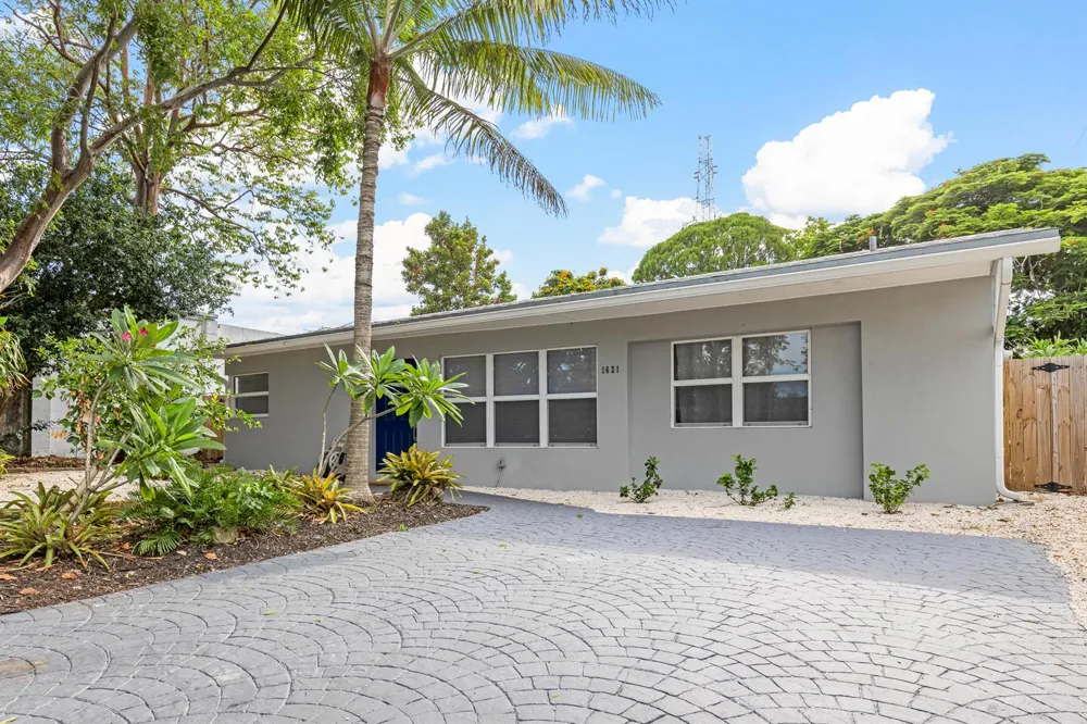1621 NE 1ST AVENUE Pompano Beach, FL 33060