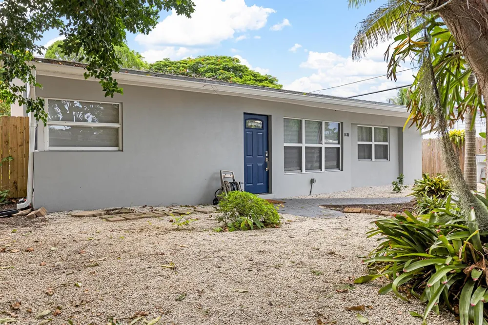 1621 NE 1ST AVENUE Pompano Beach, FL 33060