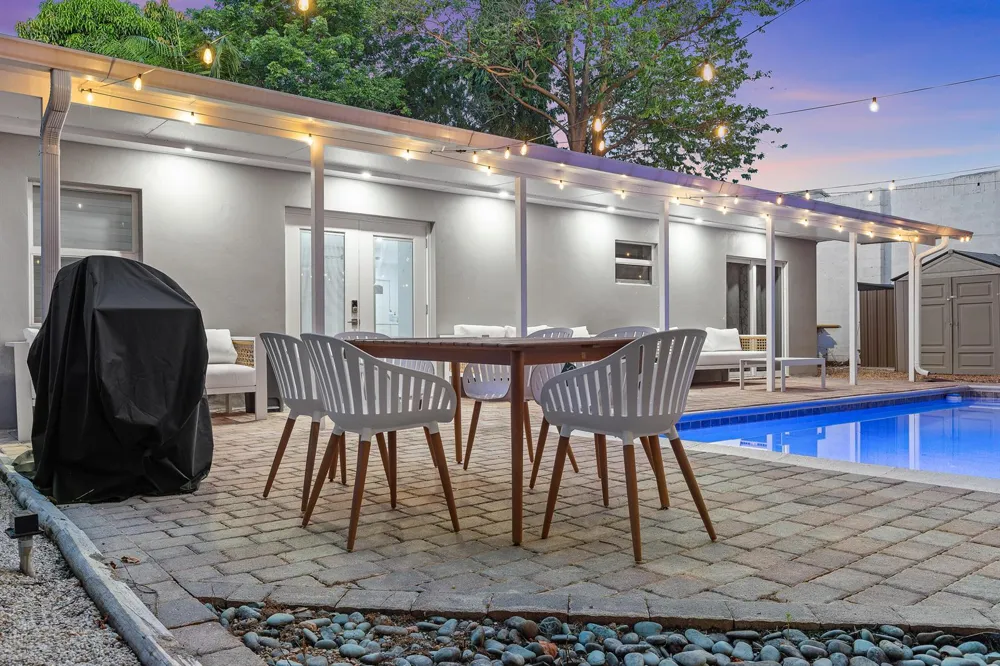 1621 NE 1ST AVENUE Pompano Beach, FL 33060