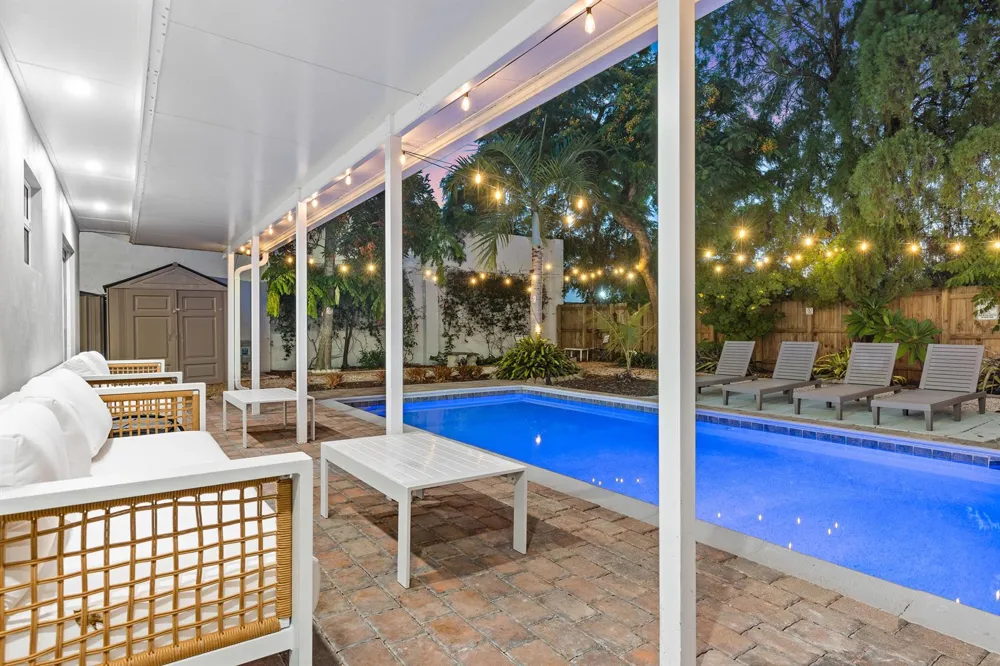 1621 NE 1ST AVENUE Pompano Beach, FL 33060