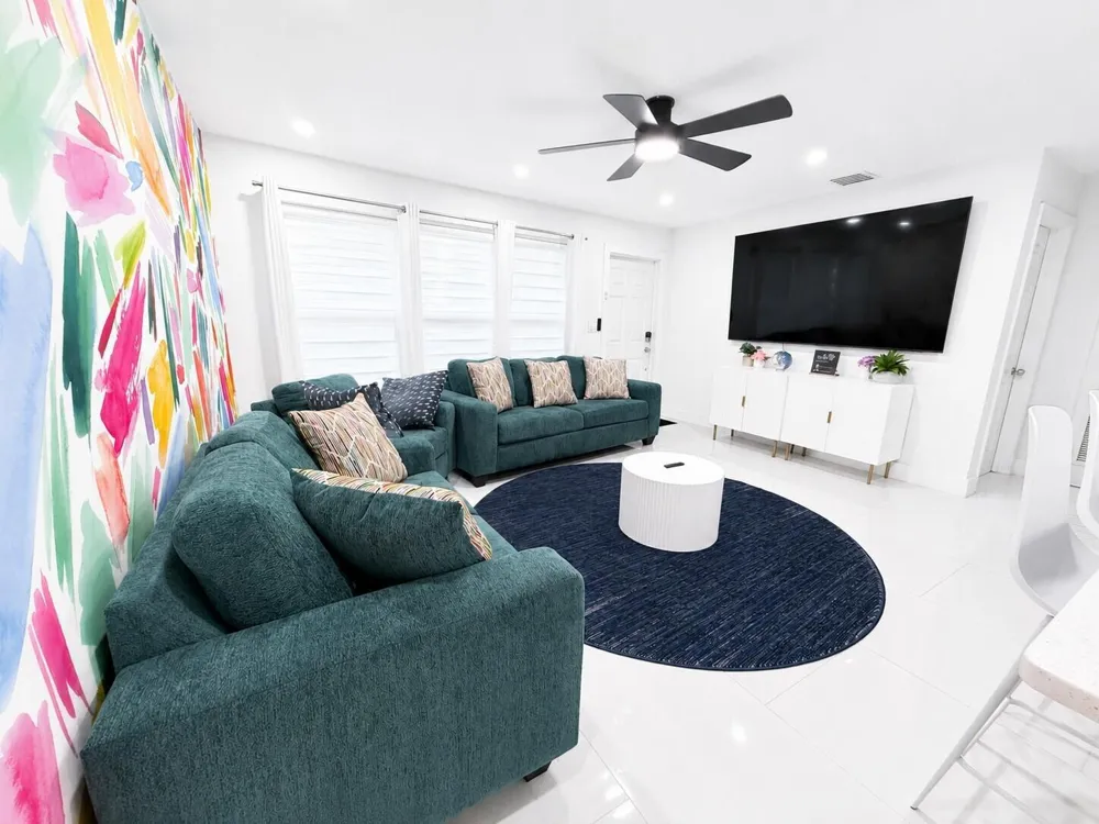 1621 NE 1ST AVENUE Pompano Beach, FL 33060