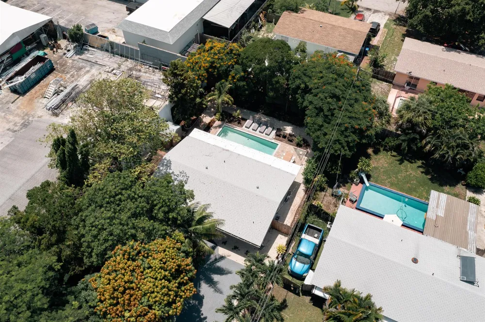 1621 NE 1ST AVENUE Pompano Beach, FL 33060