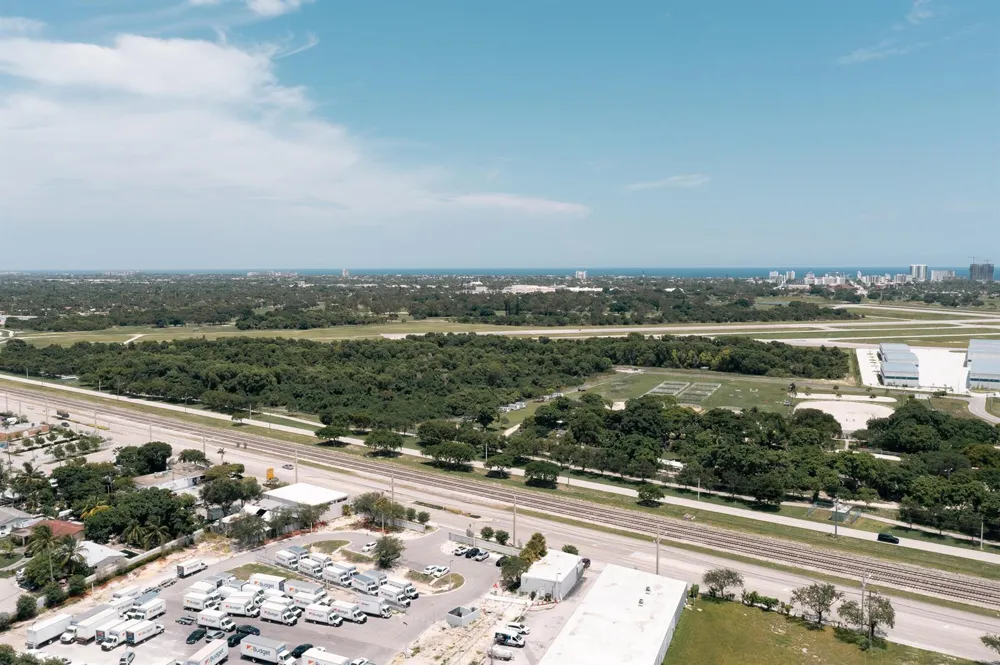 1621 NE 1ST AVENUE Pompano Beach, FL 33060