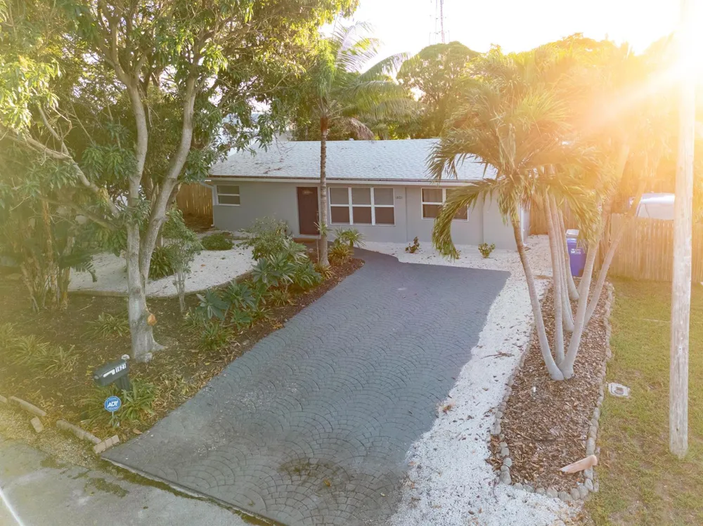 1621 NE 1ST AVENUE Pompano Beach, FL 33060